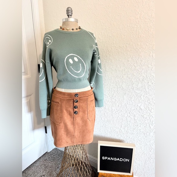 Smiley Face Crop Top Women’s Sweater Le Lis Size S Sage - Picture 11 of 14